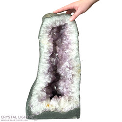 Auctions: Amethyst Geode (AUCTION)