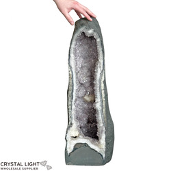 Auctions: Amethyst Geode (AUCTION)